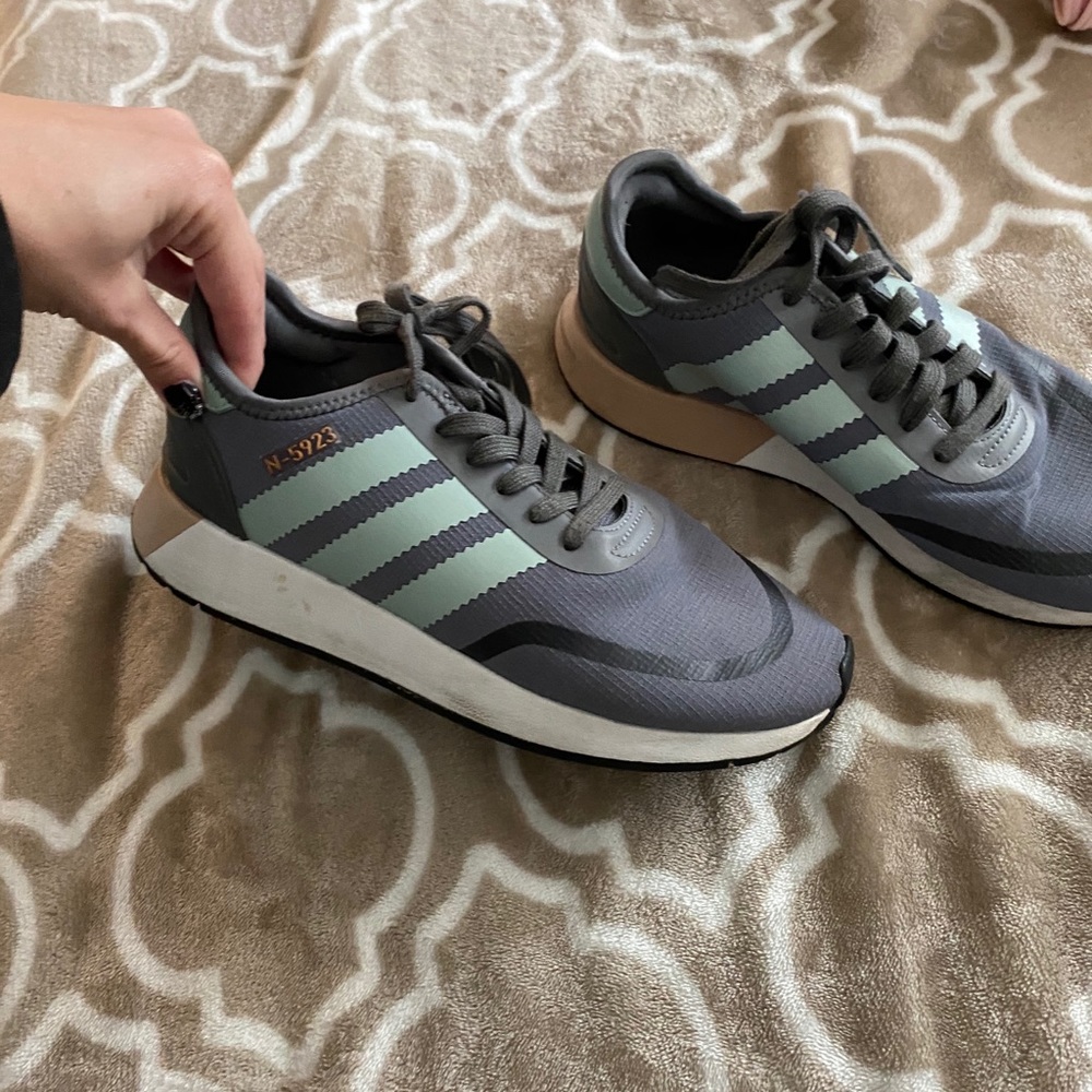 Adidas Sneakers